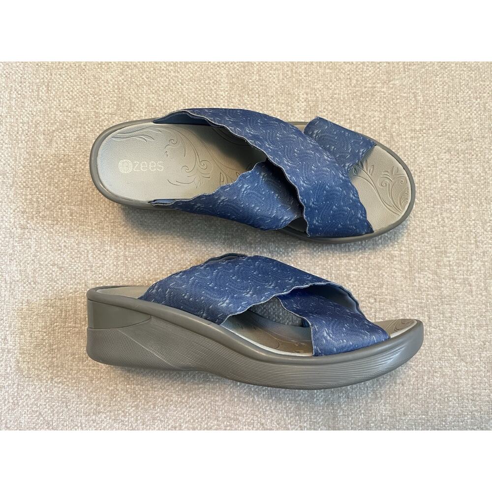 Bzees Sahara Slide Sandals Comfort Stretch Wedge Heel Women’s Size 10 Blue